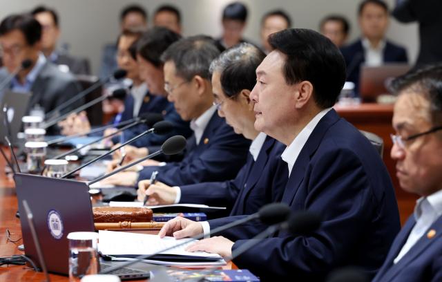 윤석열 대통령이 16일 서울 용산 대통령실 청사에서 열린 국무회의에서 발언하고 있다 사진연합뉴스