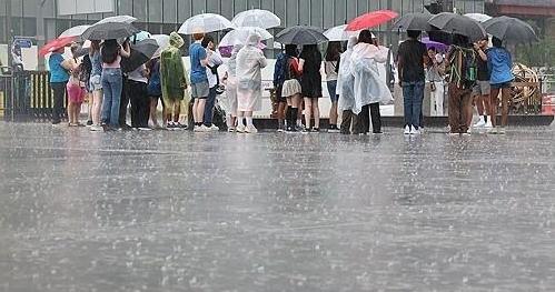首尔市发布暴雨预警警报