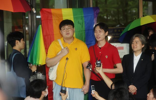 韩国大法院首次承认同性事实婚姻夫妻法律权利