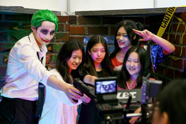 PHOTOS: Students explore diverse careers at Seoul fair