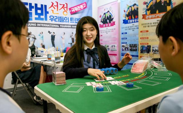 A booth representative explains career paths at the 2024 Seoul Career Fair at the Dongdaemun Design Plaza in Seoul on July 18 2024 AJU PRESS Kim Dong-woo