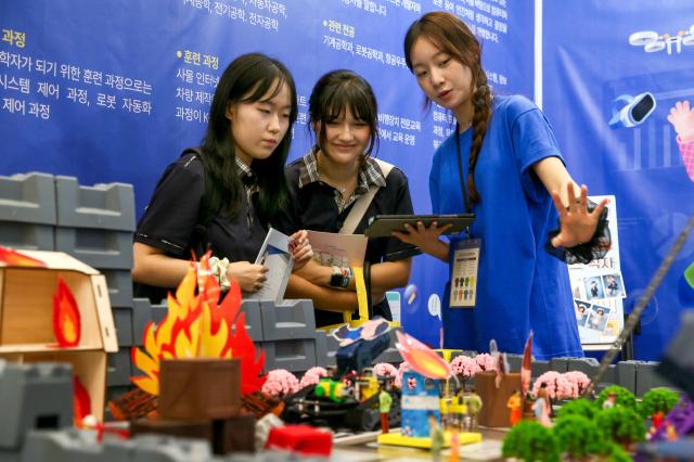 Students listen to a booth representative explain career paths at the 2024 Seoul Career Fair at the Dongdaemun Design Plaza in Seoul on July 18 2024 AJU PRESS Kim Dong-woo