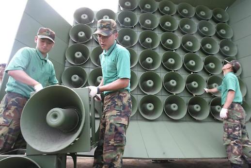 韩国军方再次扩音喊话应对朝鲜空飘垃圾气球