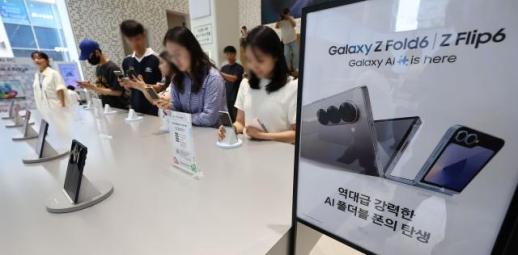 Dòng điện thoại gập tiêu biểu của Samsung Galaxy Z 6 bán trước được 910.000 chiếc