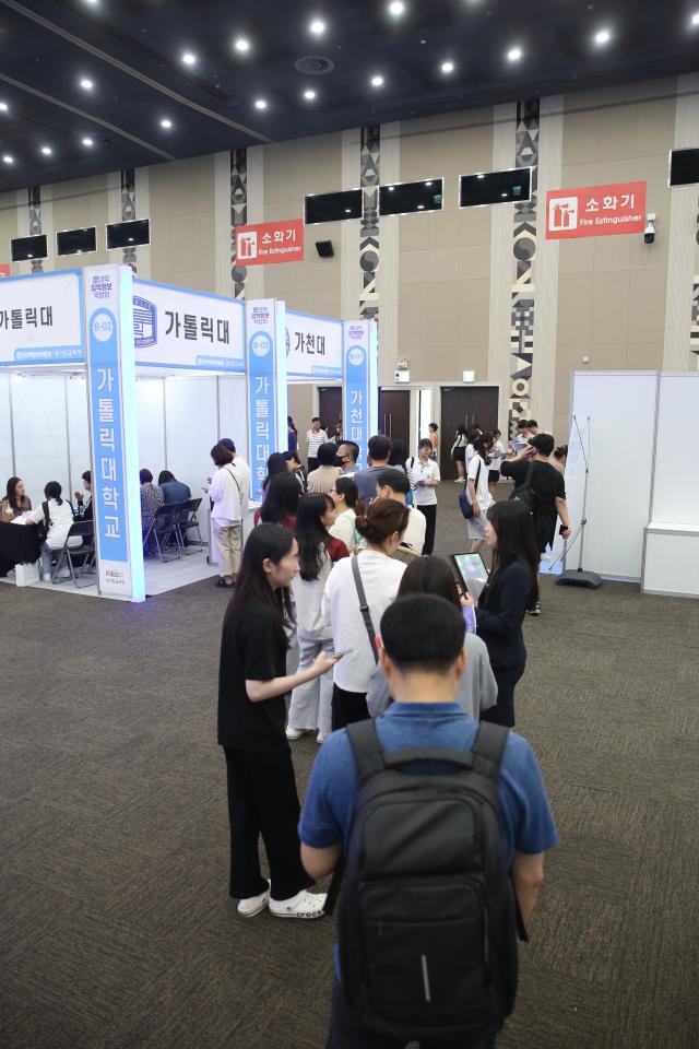 Visitors line up for consultations at the 2025 University Early Admission Expo held at KINTEX in Goyang west of Seoul on July 19 2024 AJU PRESS Han Jun-gu