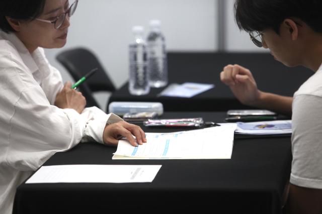 A student consults at the 2025 University Early Admission Expo held at KINTEX in Goyang west of Seoul on July 19 2024 AJU PRESS Han Jun-gu