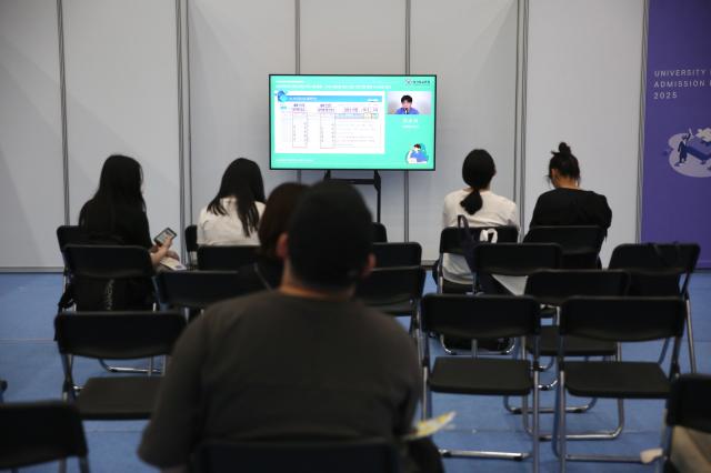 Visitors watch an admissions presentation video at the 2025 University Early Admission Expo held at KINTEX in Goyang west of Seoul on July 19 2024 AJU PRESS Han Jun-gu