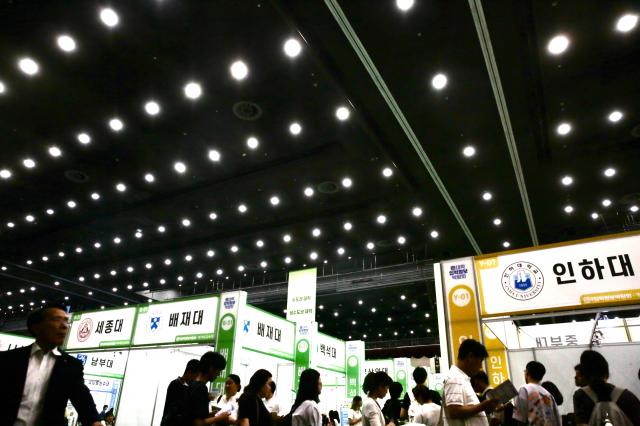 Lets Reach for the Stars
Many people visit the 2025 University Early Admission Expo held at KINTEX in Goyang west of Seoul on July 19 2024 AJU PRESS Han 