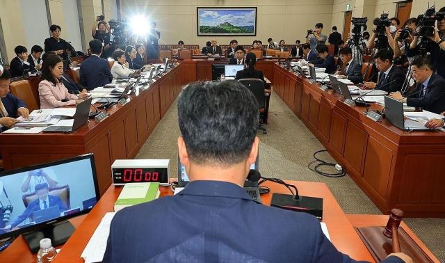 22일 오전 국회 환경노동위원회에서 김완섭 환경부 장관 후보자 인사청문회가 열리고 있다 사진연합뉴스 