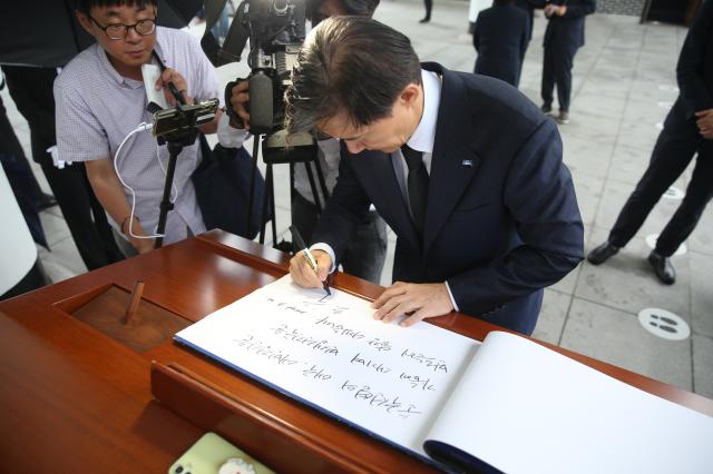 Cho Kuk leader of the Cho Kuk Innovation Party writes in the visitors book after paying respects at the Seoul National Cemetery in Seoul on July 22 AJU PRESS Han Jun-gu