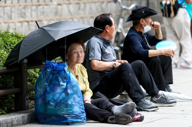 Senior citizens sit and rest at Pagoda Park in Jongno-gu Seoul on July 23 2024 AJU PRESS Kim Dong-woo