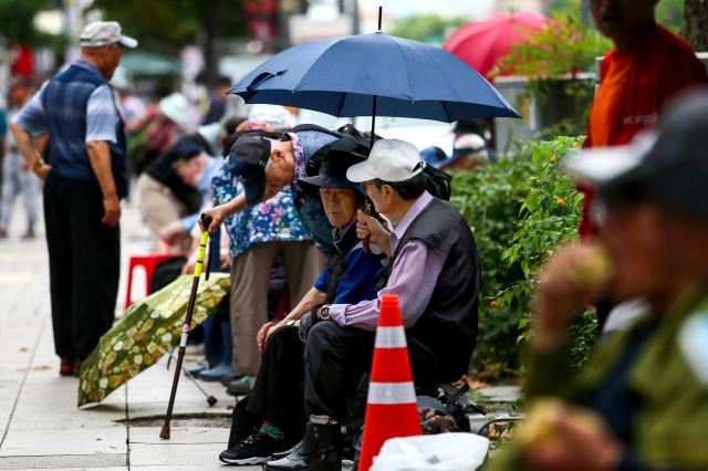 Senior citizens sit and rest at Pagoda Park in Jongno-gu Seoul on July 23 2024 AJU PRESS Kim Dong-woo