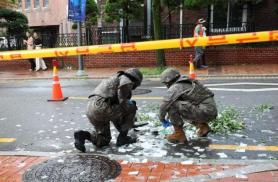 N. Korean garbage balloons land inside presidential office in Seoul