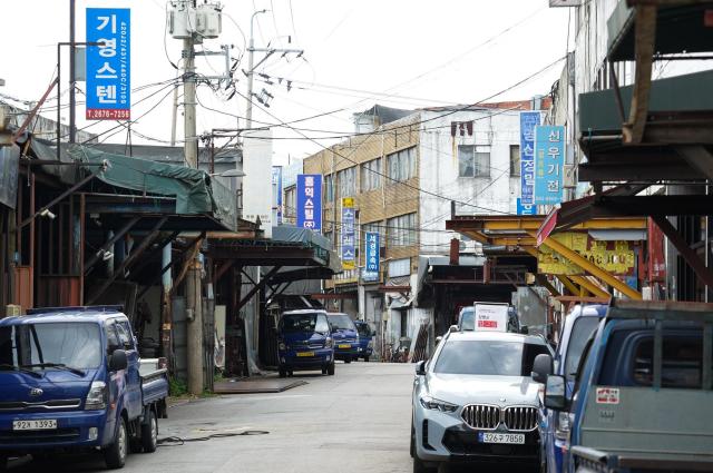 Metalworking shops in Seouls Mullae Art Village on July 25 2024 AJU PRESS Park Jong-hyeok