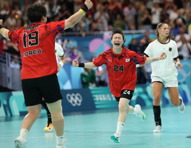 강경민의 결승 골 순간 한국 여자 핸드볼 대표팀은 다시 우생순을 써내려가고 있다 사진연합뉴스