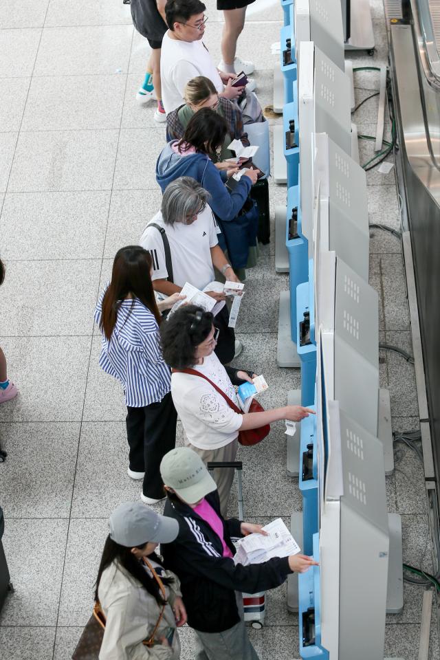 Travelers self-check in at Incheon International Airport Terminal 1 on July 26 2024 AJU PRESS Kim Dong-woo