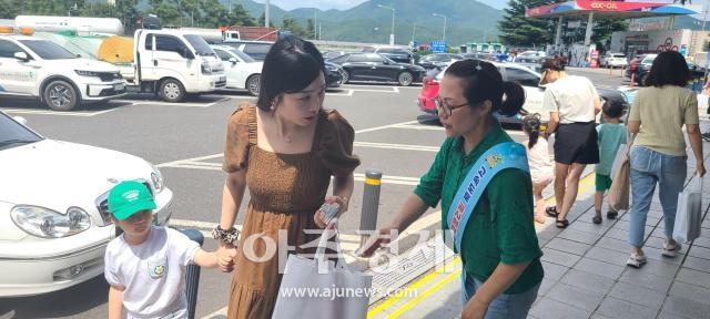 한국도로공사 대구경북본부는 건천휴게소에서 여름철 작업장 사고 및 교통사고 예방을 위한 안전문화 확산 캠페인을 실시하였다 사진한국도로공사 대구경북본부