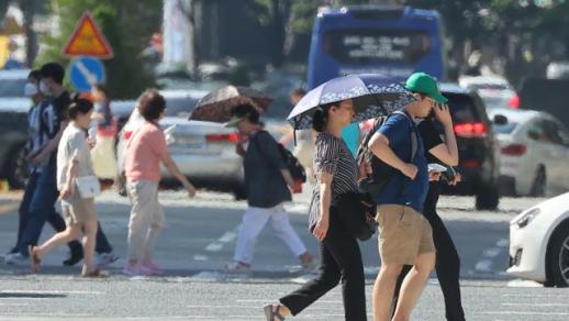 [오늘 날씨] 체감 35도 찜통더위…폭염 속 전국 곳곳 소나기