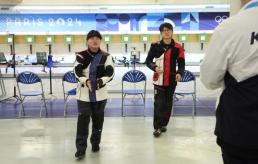 [파리올림픽 2024] 박하준·금지현 공기소총 10m 혼성 銀…한국 첫 메달