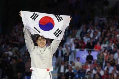 [파리올림픽 2024] 오상욱, 펜싱 종주국서 한국에 첫 金 안겼다 