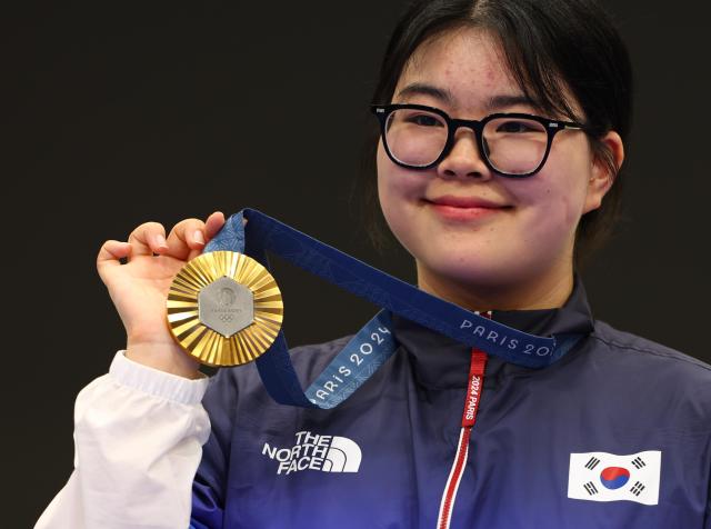 Gold medalist Oh Ye-jin of South Korea poses during the medal ceremony for the 10m Air Pistol Women event of the Shooting competitions in the Paris 2024 Olympic Games at the Shooting centre in Chateauroux France on July 28 2024 EPA-Yonhap