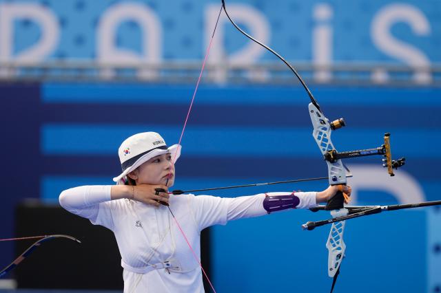 Jeon Hun-young of South Korea competes during the Women Team Gold Medal match againsst China of the Archery competitions in the Paris 2024 Olympic Games at the Invalides in Paris France 28 July 2024 AP-Yonhap