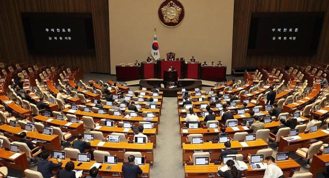 29일 오전 국회 본회의에서 방송 4법인 방송문화진흥회법방문진법 필리버스터가 진행되고 있다 사진연합뉴스