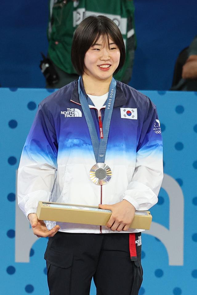 Huh Mi-mi stands up at a podium after clinched silver medal at on 29th 