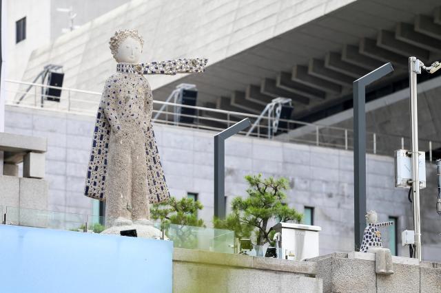 The sculpture Le Petit Prince by Lee Yeoung-sup is on display at the second-floor terrace of Sejong Center for the Performing Arts on July 30 2024 AJU PRESS Kim Dong-woo