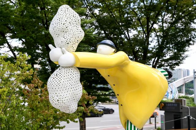 The artwork Oops Gotcha by Kim Jae-ho is on display at Nodeul Island in Seoul on July 30 2024 AJU PRESS Kim Dong-woo