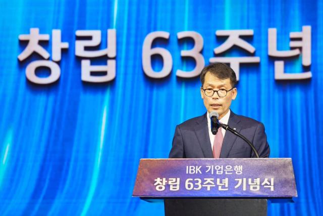 김성태 IBK기업은행장이 1일 서울 중구 IBK기업은행은 본점에서 열린 ‘창립 63주년 기념식’에서 기념사를 하고 있다 사진IBK기업은행