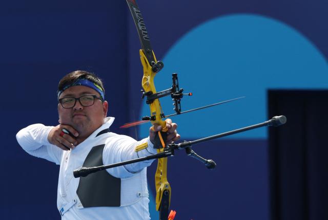 Kim Woo-jin shoots during the mens team archery final at the Paris Olympics in France July 30 2024 REUTERS-Yonhap