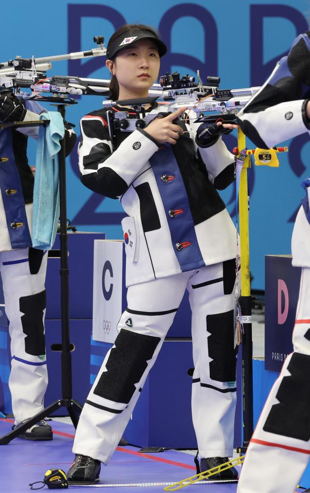 Ban Hyo-jin holds her rifle during the womens 10m air rifle final at the Paris Olympics in France July 29 2024 Yonhap
