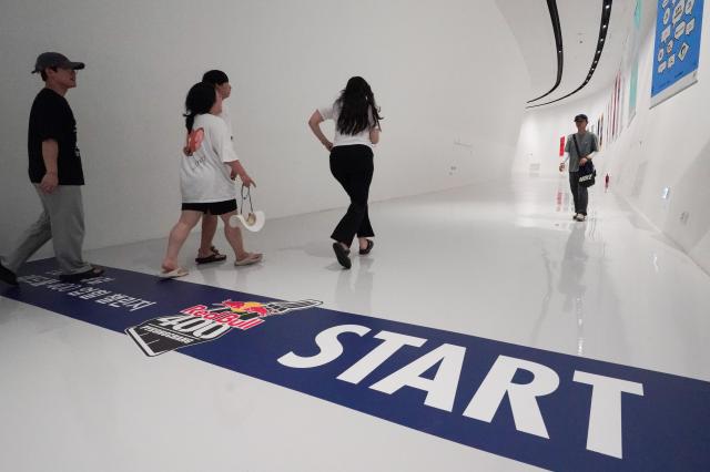 Visitors participate in the Red Bull 400 Uphill Challenge along the circular path at the 2024 Seoul City Picnic which opened on Aug 1 at the DDP in Seoul AJU PRESS Park Jong-hyeok