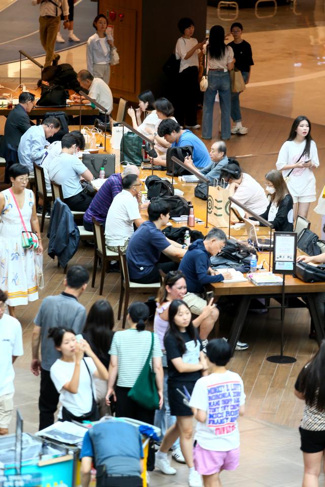 Visitors read books at Starfield Library in COEX Seoul on Aug 2 2024 AJU PRESS Kim Dong-woo