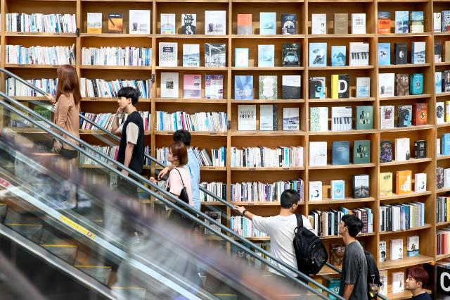 Visitors use the escalator at Starfield Library in COEX Seoul on Aug 2 2024 AJU PRESS Kim Dong-woo