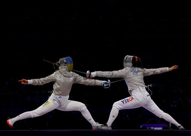 Korean fencer Choi Se-bin right fights against Yuliia Bakastova of Ukraine in the womens sabre team event at the Summer Olympics in Paris France on Aug 4 Reuters-Yonhap