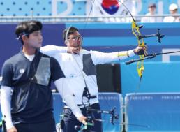 [파리올림픽 2024] 3관왕 도전 김우진, 슛오프 끝에 이우석 꺾고 결승행