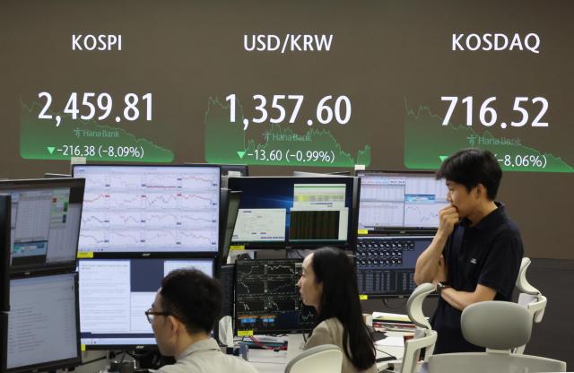 Employees work at the dealing room of Hana Bank in Seoul on August 5 2024 Yonhap