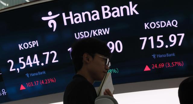 Employees work at the dealing room of Hana Bank in Seoul on August 6 2024 Yonhap