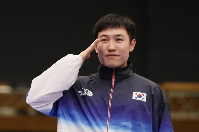 Cho Yeong-jae silver medalist in mens 25m Rapid Fire Pistol gives Korean military salute at awards ceremony REUTERS-Yonhap