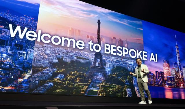 Han Jong-Hee Samsung Electronics CEO and Head of DX Division presenting at the Welcome to Bespoke AI media day event Yonhap