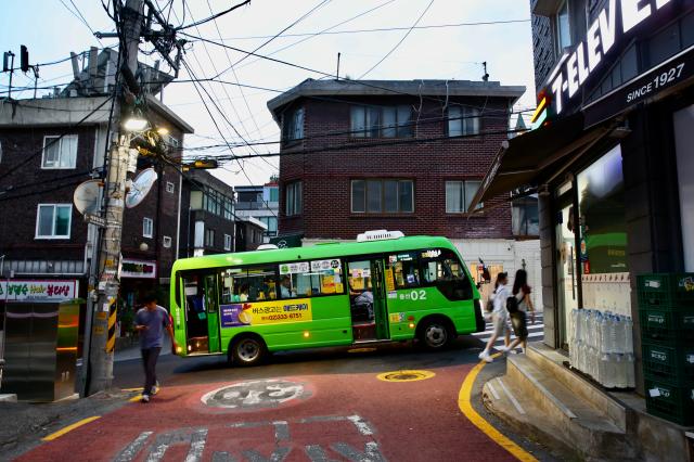 A bus operates on the hills of Haebangchon Yongsan Seoul on August 6 2024 AJU PRESS Han Jun-gu