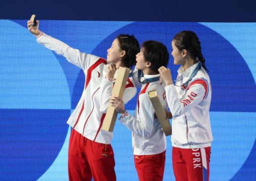 Seoul ponders if N. Korean athletes acceptance of Samsung phones violates UN sanctions