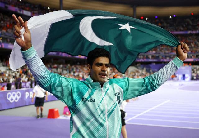 Pakistans Arshad Nadeem celebrates after winning gold in the Mens Javelin Throw Final at Stade de France in Saint-Denis on August 8 REUTERS-Yonhap