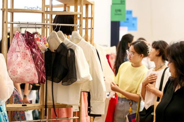 Visitors examine hanbok at the Hanbok Expo held at Dongdaemun Design Plaza in Seoul on Aug 9 2024 AJU PRESS Kim Dong-woo