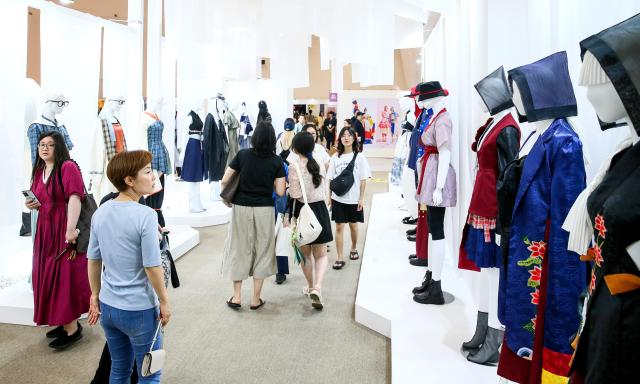 Visitors examine hanbok at the Hanbok Expo held at Dongdaemun Design Plaza in Seoul on Aug 9 2024 AJU PRESS Kim Dong-woo