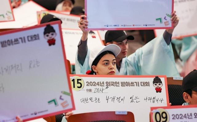 Foreign students return to Korea as pandemic ends