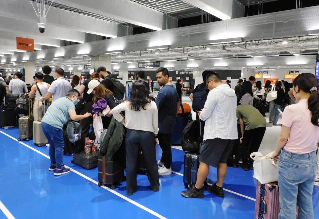 Passengers waiting in line at Jet Star Japan check-in counter at Narita Airport July 19 2024 EPAJIJI PRESS -  Yonhap