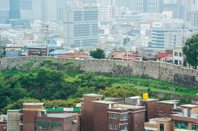 A view of the Seoul City Wall seen from a viewpoint near the hilltop of Changsin-dong Jongno Seoul on Aug 12 2024 AJU PRESS Park Jong-hyeok